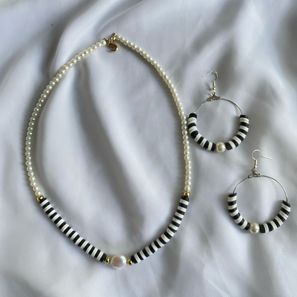 New handmade heishi beads jewelry set (necklace and earrings)